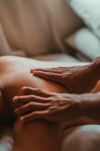 Massage du dos dans un spa