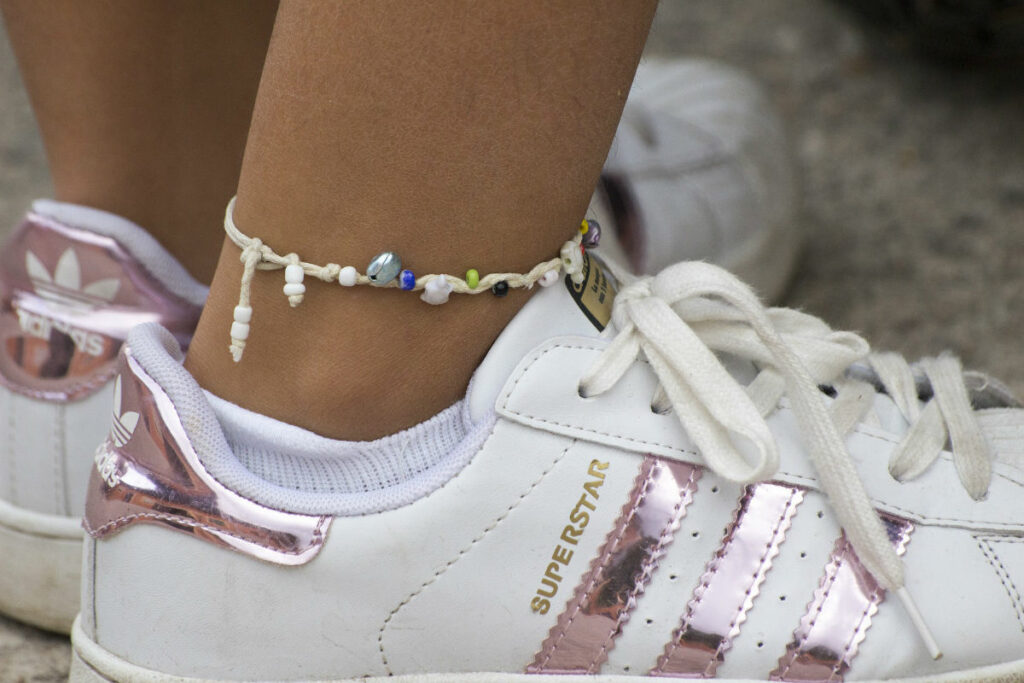 Un bracelet de cheville