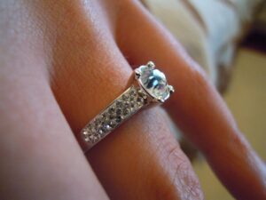 Une bague en cristal de Lalique
